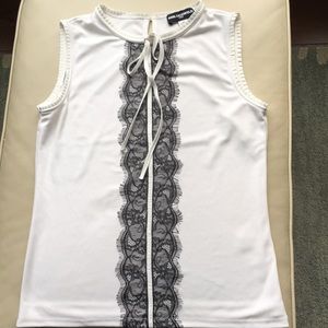 Elegant Karl lagerfeld sleeveless top